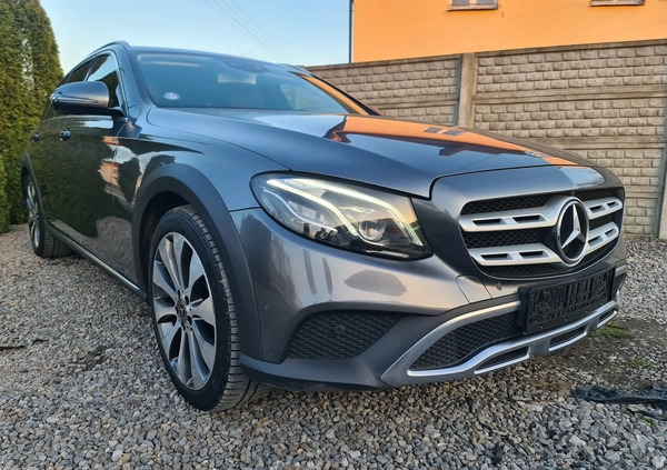 Mercedes-Benz Klasa E cena 138000 przebieg: 150000, rok produkcji 2018 z Pabianice małe 781